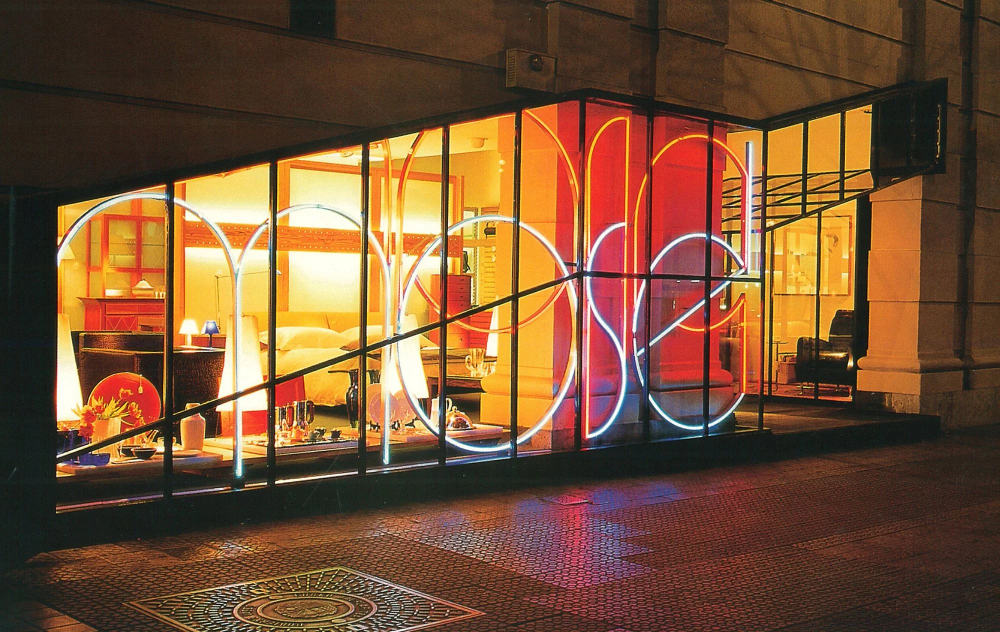 SHOWROOMS